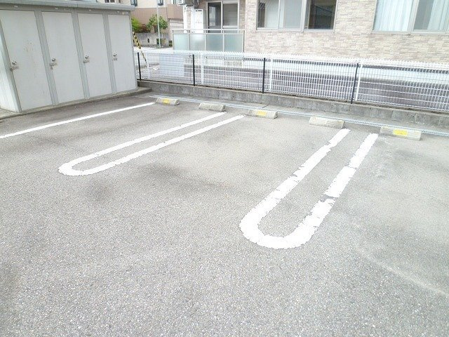 アルモニ－の駐車場|駐車場に車を止められます