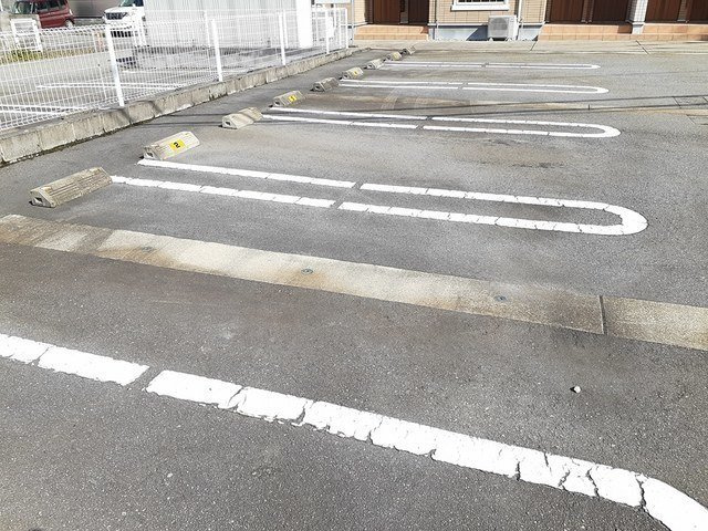 レオン　ステラの駐車場|駐車スペースもあります
