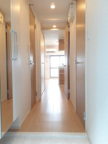 ルーカスいづろの玄関