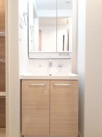 ルーカスいづろの洗面所