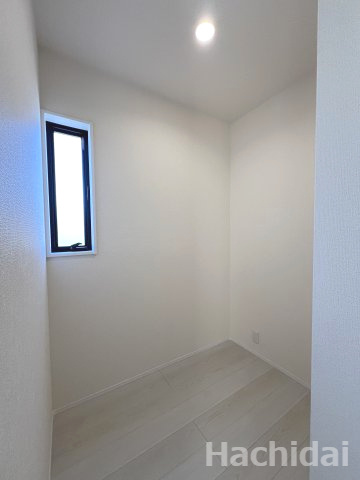 碧南市志貴町三丁目　新築戸建＜1号棟＞の内装|収納にも使えるストレージルーム