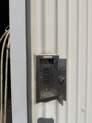 【設備】 | 潮見事業用倉庫 | 電動シャッター