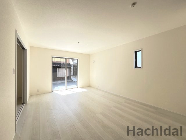 碧南市志貴町三丁目　新築戸建＜2号棟＞の居間・リビング