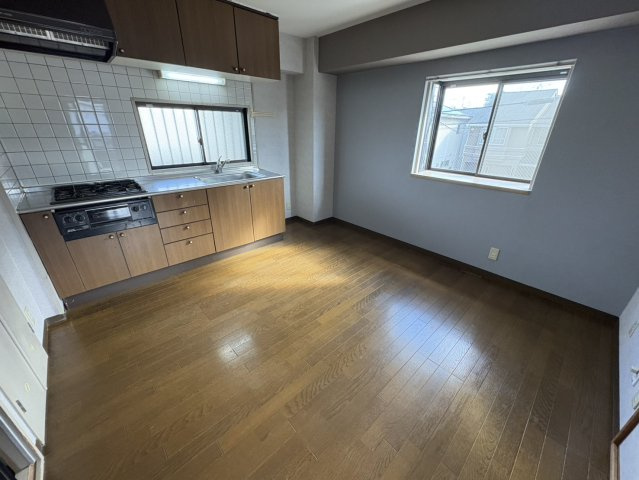 東山ハイツの居間・リビング