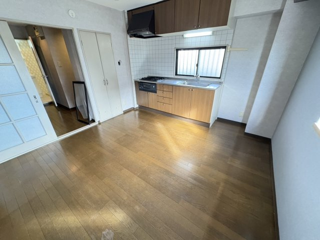 東山ハイツの居間・リビング