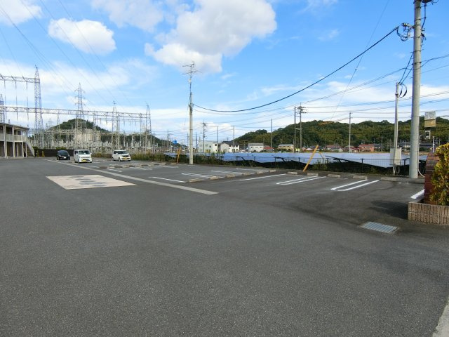 グランドゥール浜垣　Ａの駐車場
