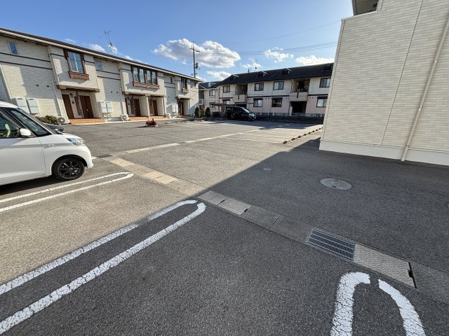 アムール・クロワール　Ａの駐車場