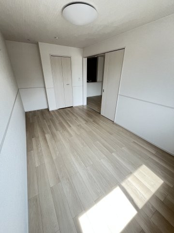 ヒカルサ境港渡町イーストの洋室