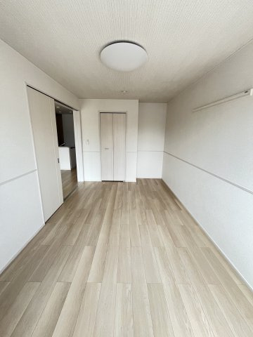 ヒカルサ境港渡町イーストの洋室