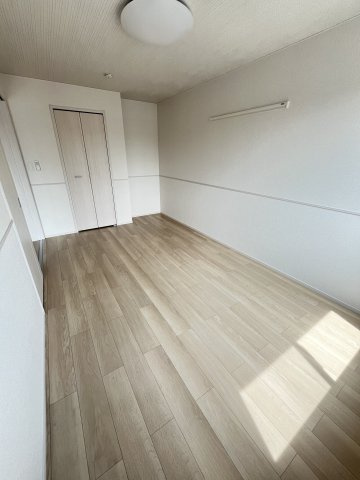ヒカルサ境港渡町イーストの洋室