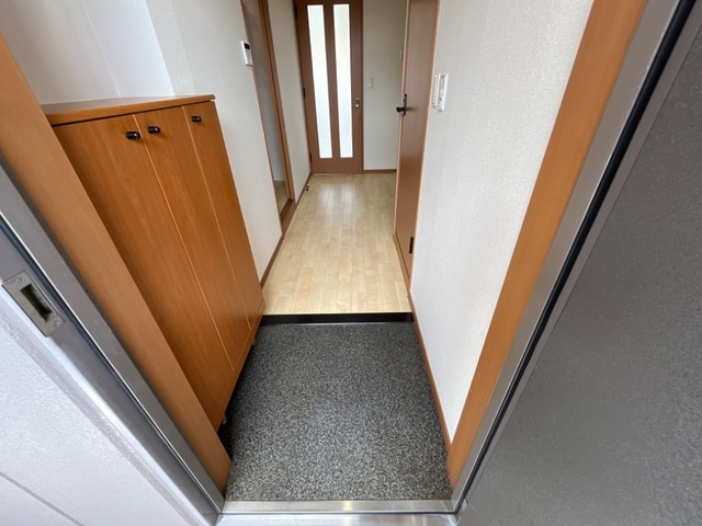 ブループラージュの玄関