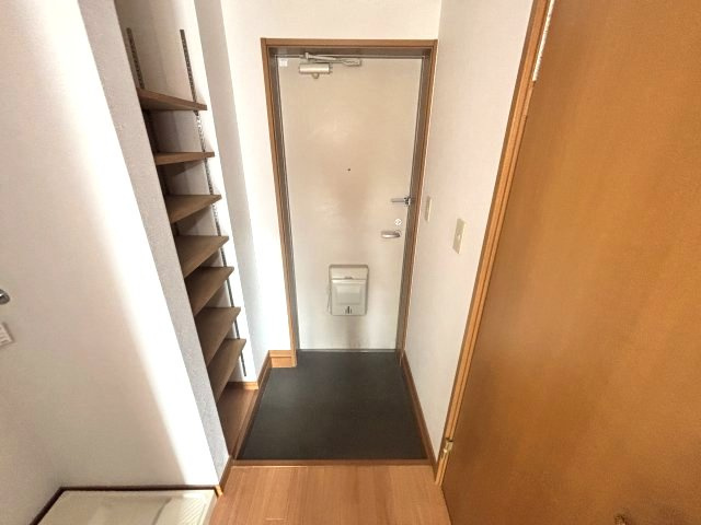 セレブ岡本の玄関