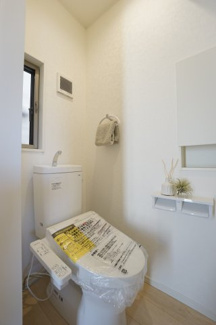 【トイレ】 | 守山６丁目　分譲2区画1号地 | 優しい雰囲気のトイレはリラックス空間へ。