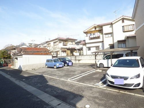 ロイヤル・ガーディアン壱番館の駐車場