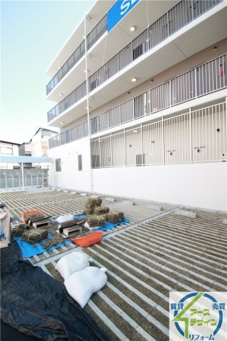 アズール西明石の駐車場