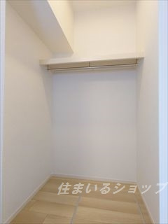 安芸高田市吉田町吉田のアパートの収納|ウォークインクローゼット