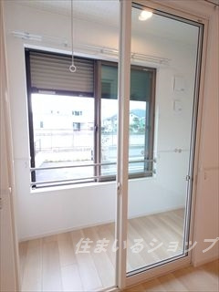 安芸高田市吉田町吉田のアパートのバルコニー|サンルーム