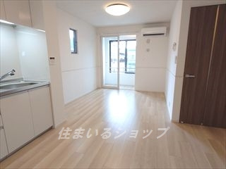 安芸高田市吉田町吉田のアパートの居間・リビング
