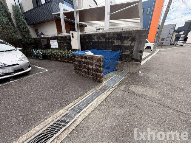 エクセルブランの駐車場
