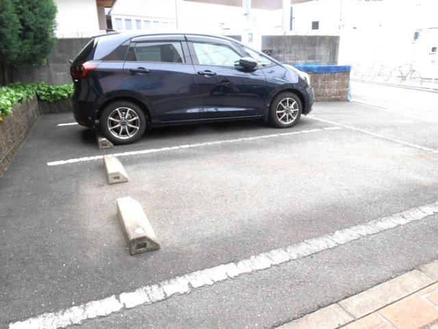エクセルブランの駐車場