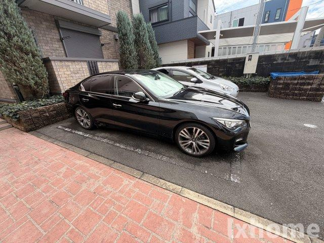 エクセルブランの駐車場