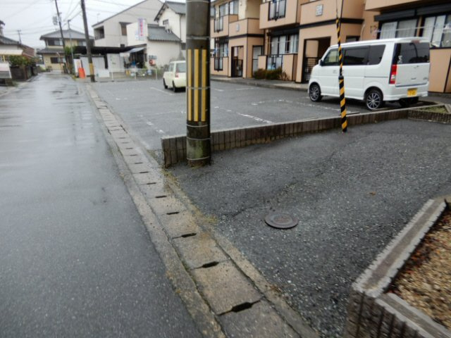 サンライフ雅 B棟の駐車場