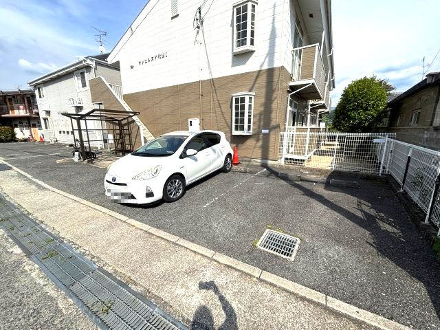 サンヒルズ千代田Ⅰの駐車場