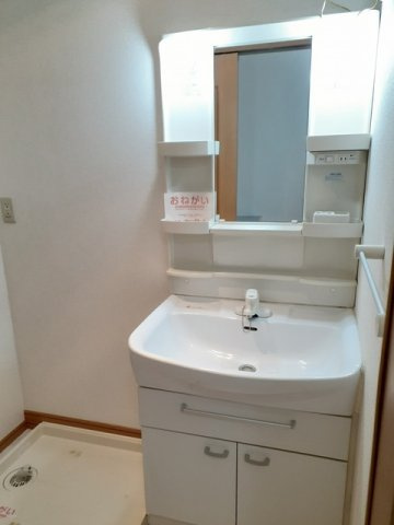メゾン　ド　アンジュＣの洗面所|ゆったりとスペースのある洗面所