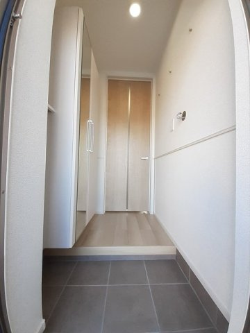 アルバーダ　Ⅱの玄関|収納もある玄関です