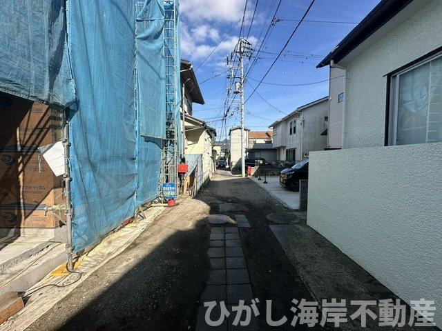 鎌倉市腰越3丁目　新築戸建の前面道路含む現地写真|6月6日撮影　建築中　現地外観