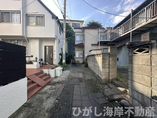 鎌倉市腰越3丁目　新築戸建の前面道路含む現地写真|6月6日撮影　建築中　現地外観