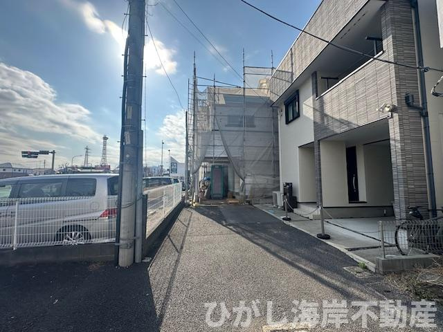 平塚市立野町　新築戸建　の前面道路含む現地写真|3月19日撮影　建築中　現地外観