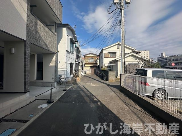 平塚市立野町　新築戸建　の前面道路含む現地写真|3月19日撮影　建築中　現地外観