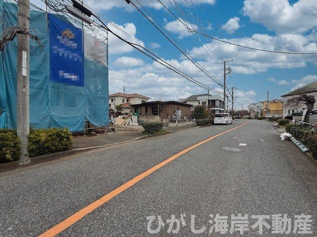 茅ヶ崎市堤　新築戸建の前面道路含む現地写真|3月13日撮影　建築中　現地外観