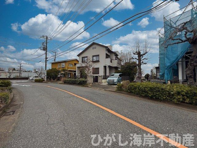 茅ヶ崎市堤　新築戸建の前面道路含む現地写真|3月13日撮影　建築中　現地外観