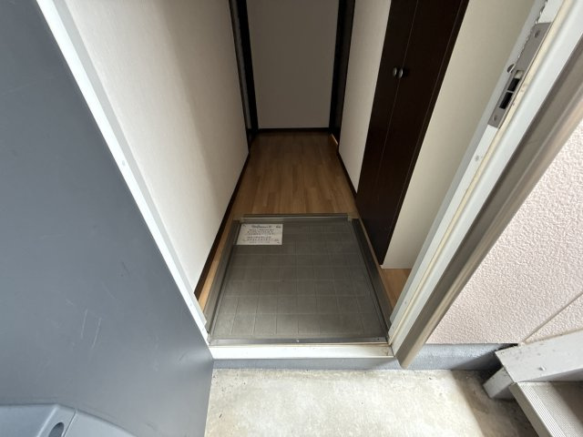 ハイツサンライフD棟の玄関