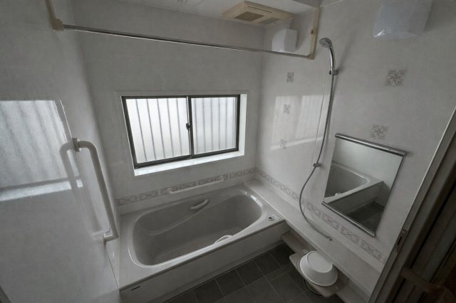 光市室積西ノ庄の一戸建ての浴室