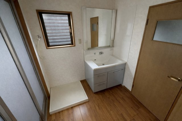 光市室積西ノ庄の一戸建ての独立洗面台