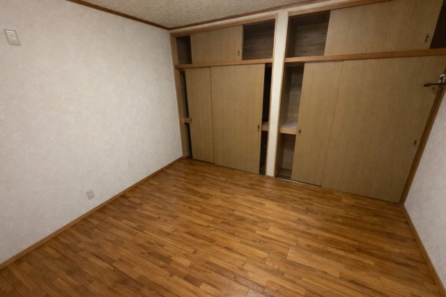 光市室積西ノ庄の一戸建ての洋室