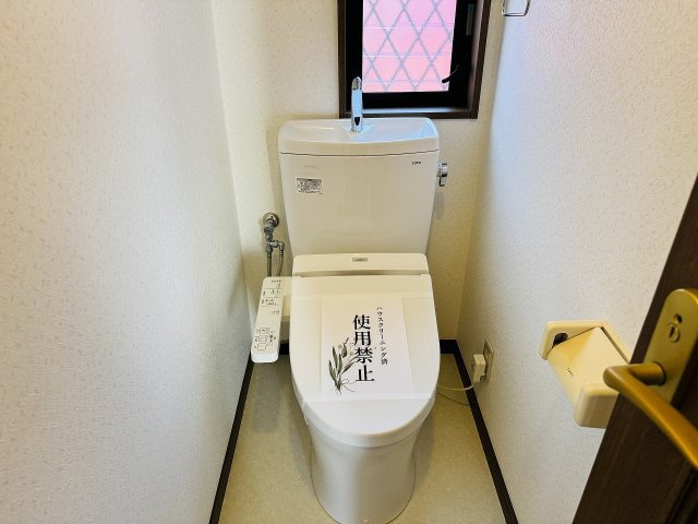 八王子市　石川町　中古戸建てのトイレ|～暖房温水洗浄機能付きトイレ　冬場は特に嬉しい機能ですね～
