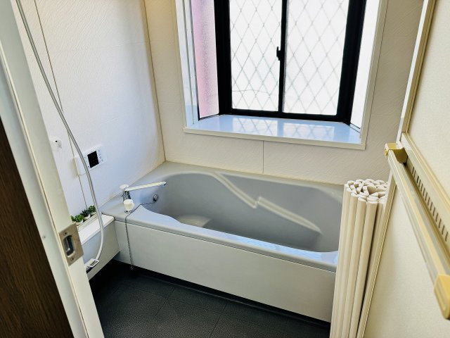 八王子市　石川町　中古戸建ての浴室|～のびのびくつろげるバスルーム　１日の締めくくりに癒やしのバスタイムを～