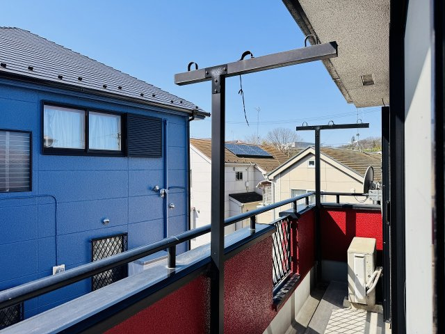 八王子市　石川町　中古戸建てのバルコニー|～2部屋から出入り可能なバルコニー　陽当たり良好、洗濯物がよく乾きそうです～