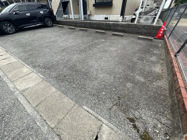 サンライフアイＡの駐車場