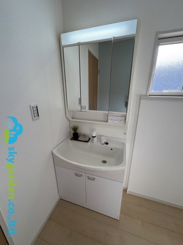 鎌倉市手広２丁目　中古戸建の独立洗面台|朝の身支度には欠かせない独立洗面化粧台
