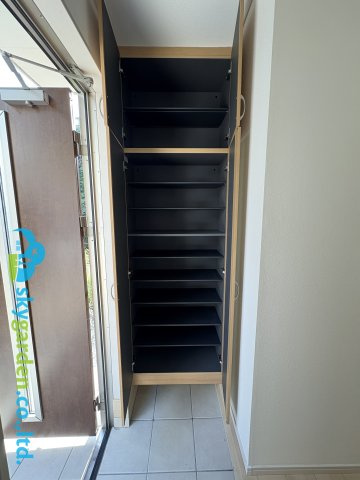 鎌倉市手広２丁目　中古戸建の玄関|シューズボックス