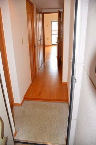 メゾン堂ノ前Ａの玄関|ゆったりとした玄関です