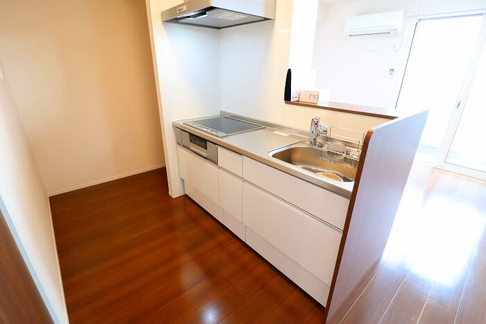 フォレストメゾン鉢形台のキッチン|対面システムキッチン（ＩＨコンロ）