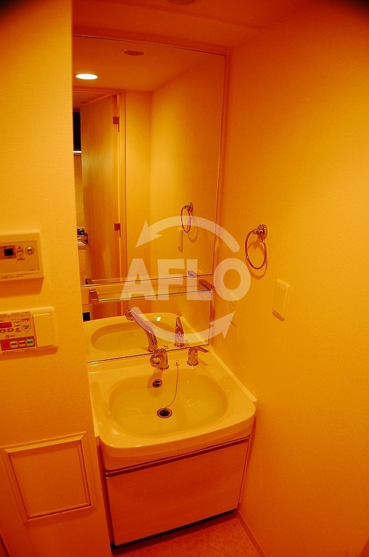 プレサンス難波セレクトの独立洗面台|独立洗面化粧台