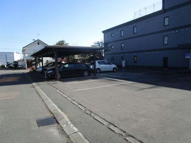 エクスプライス共栄の駐車場