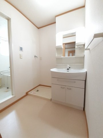 モーント　シャイン　Ｃの洗面所|忙しい朝には欠かせない洗面所です